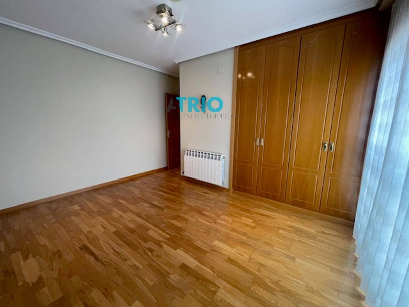 5 slaapkamer Huis te koop in Burgos stad met garage - € 370.000 (Ref: 9410024)