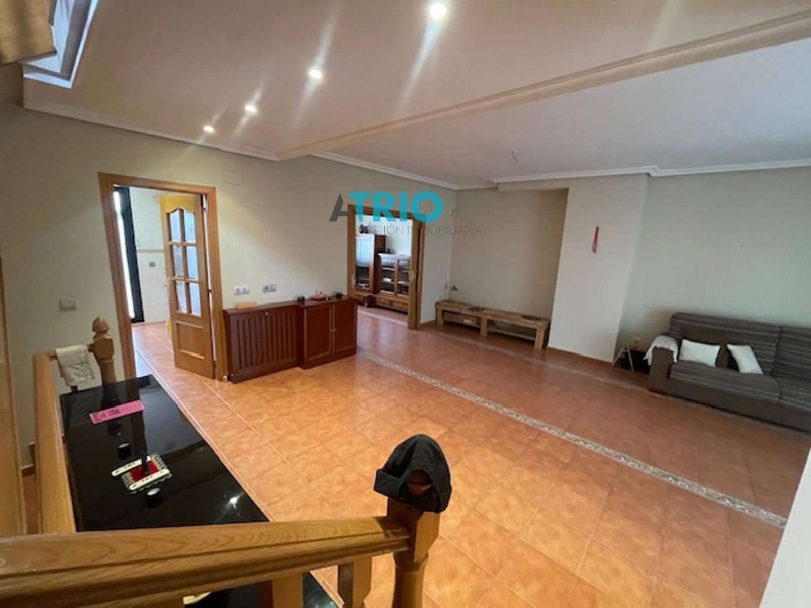 5 slaapkamer Huis te koop in Burgos stad met garage - € 370.000 (Ref: 9410024)