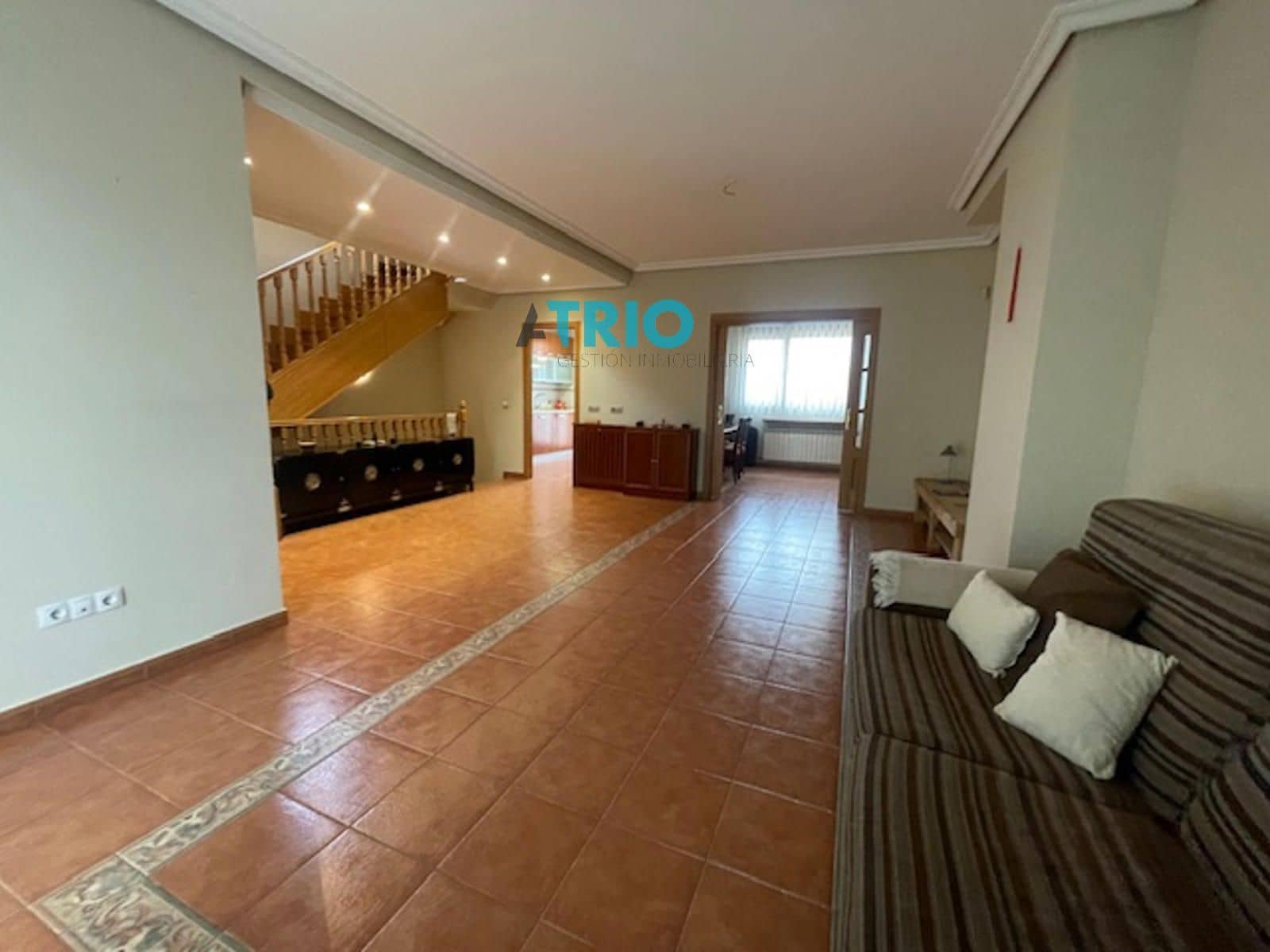 5 slaapkamer Huis te koop in Burgos stad met garage - € 370.000 (Ref: 9410024)
