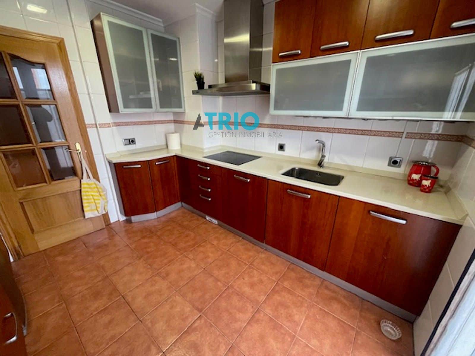 5 slaapkamer Huis te koop in Burgos stad met garage - € 370.000 (Ref: 9410024)