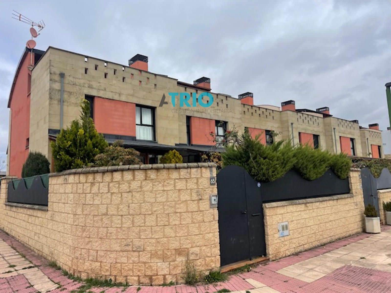 5 slaapkamer Huis te koop in Burgos stad met garage - € 370.000 (Ref: 9410024)