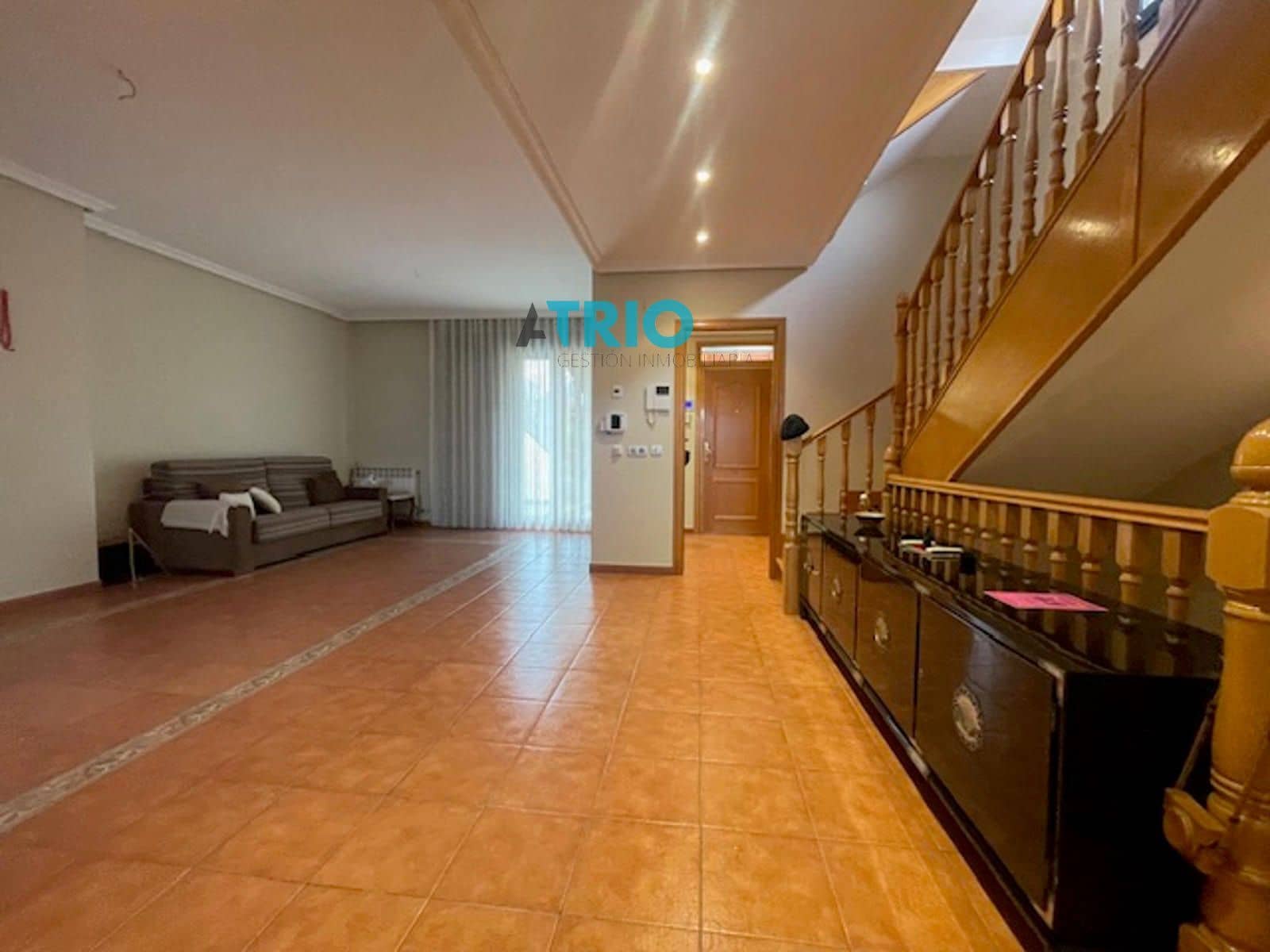 5 slaapkamer Huis te koop in Burgos stad met garage - € 370.000 (Ref: 9410024)