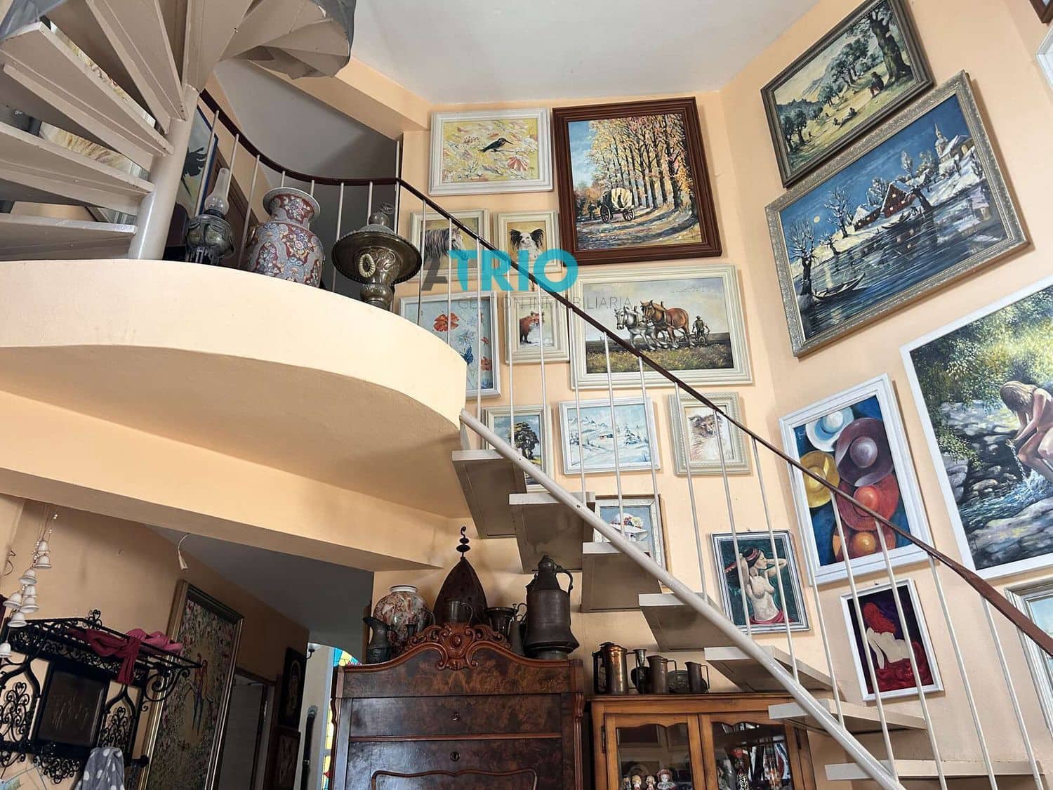 6 bedroom Villa for sale in Santa Ponsa - € 2,250,000 (Ref: 9414561)