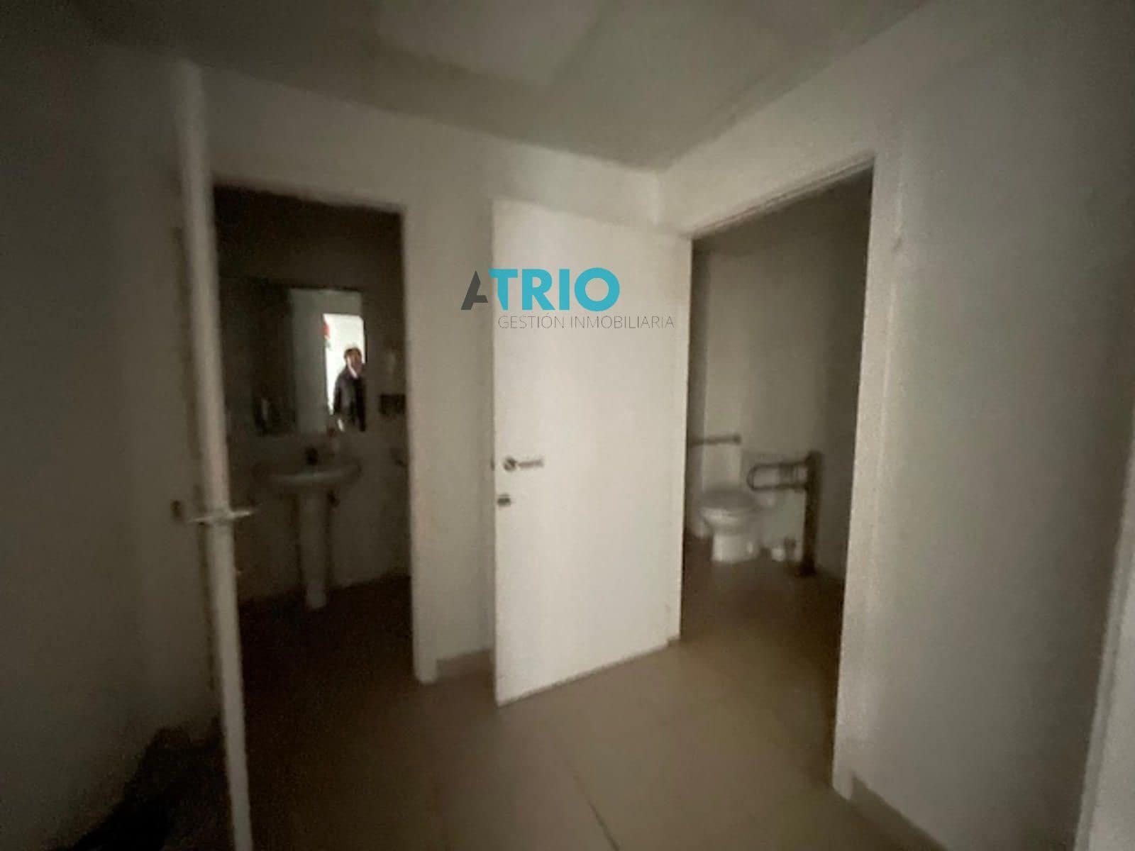 Komercyjne do wynajęcia w Miasto Burgos - 4 900 € (Ref: 9420624)