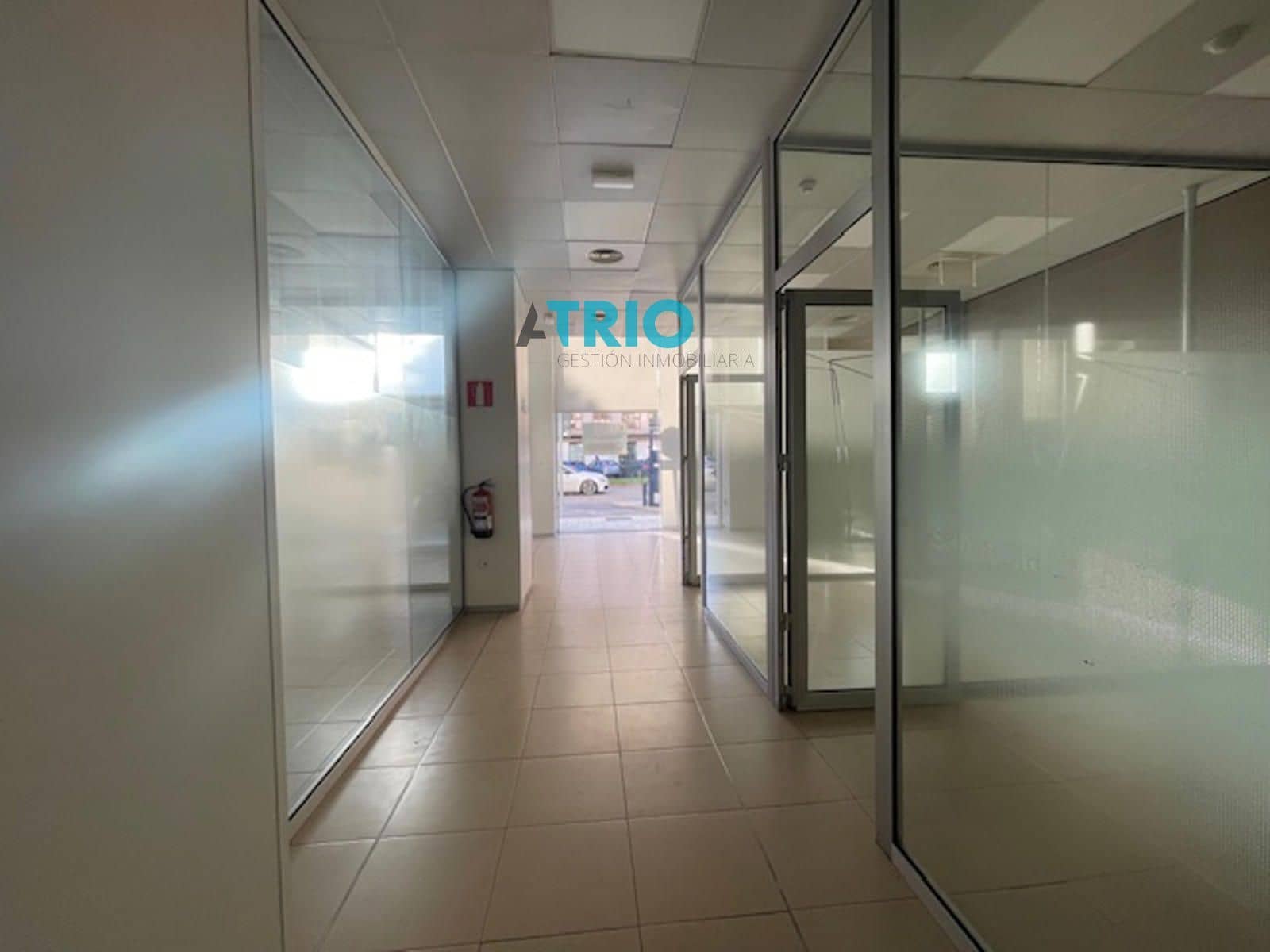 Komercyjne do wynajęcia w Miasto Burgos - 4 900 € (Ref: 9420624)