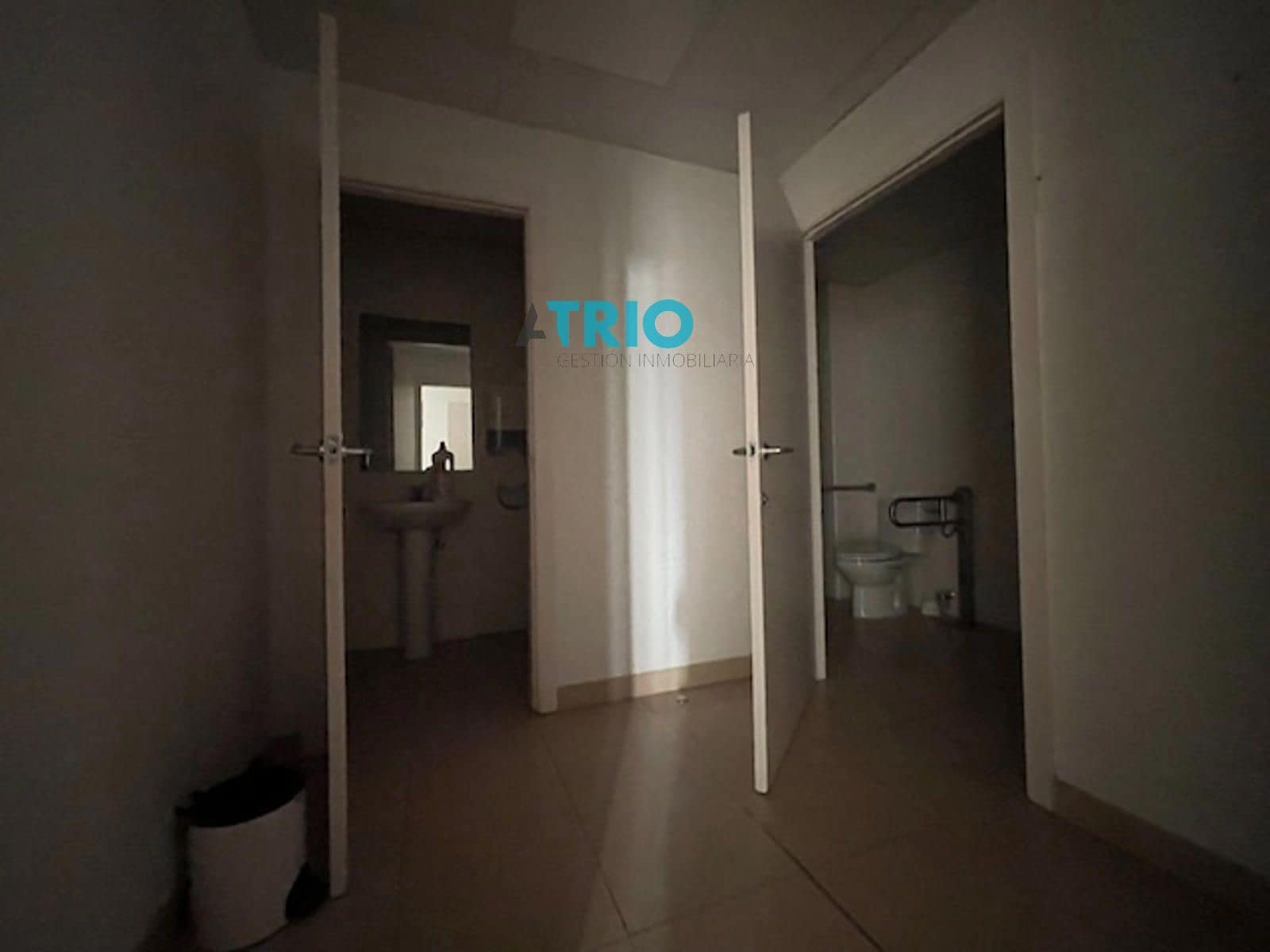 Komercyjne do wynajęcia w Miasto Burgos - 4 900 € (Ref: 9420624)