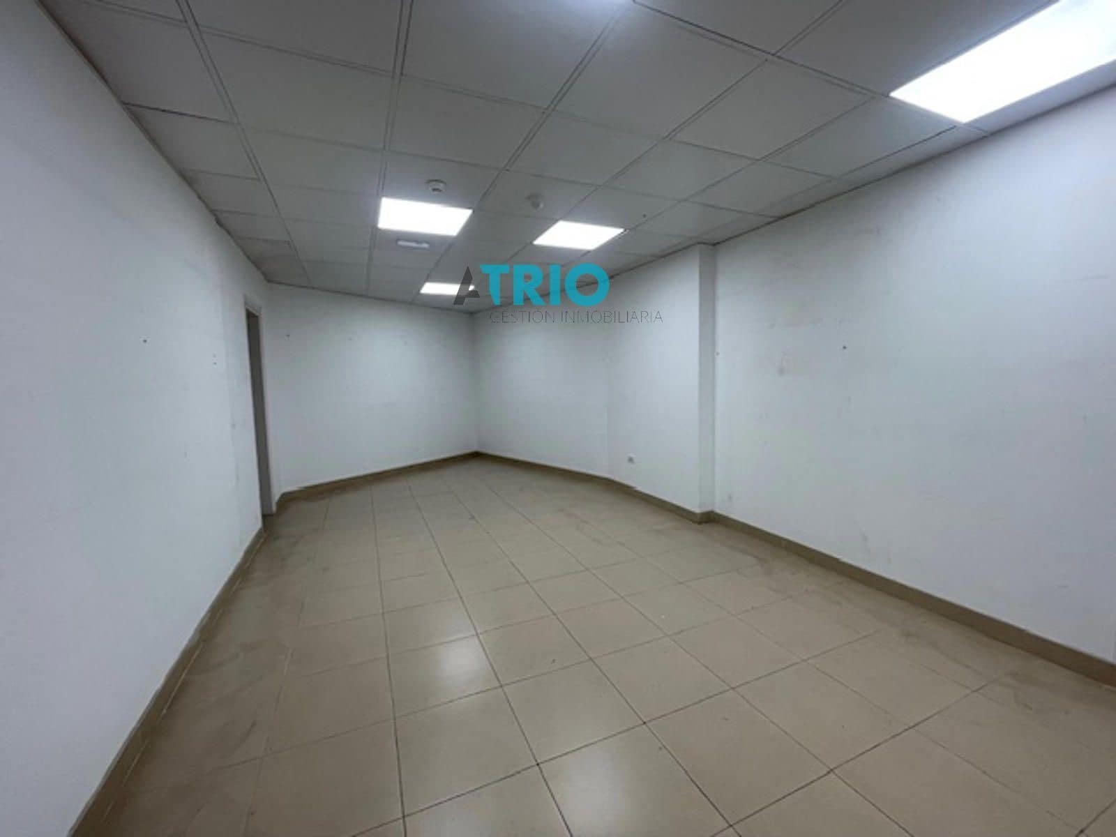 Komercyjne do wynajęcia w Miasto Burgos - 4 900 € (Ref: 9420624)