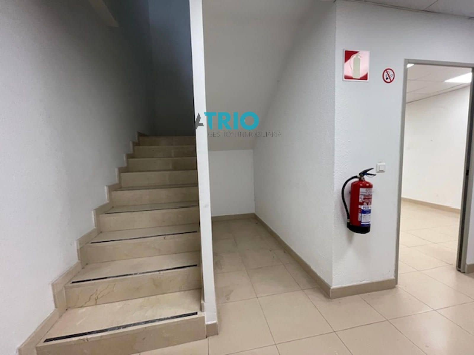 Komercyjne do wynajęcia w Miasto Burgos - 4 900 € (Ref: 9420624)