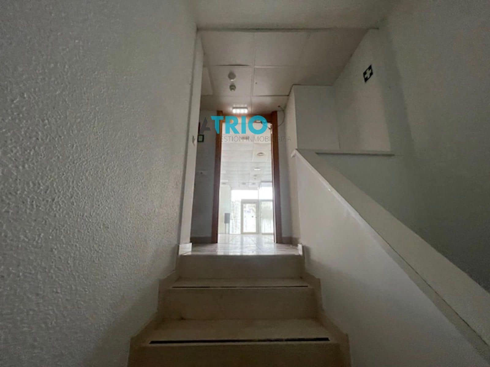 Komercyjne do wynajęcia w Miasto Burgos - 4 900 € (Ref: 9420624)