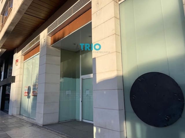 Komercyjne do wynajęcia w Miasto Burgos - 4 900 € (Ref: 9420624)