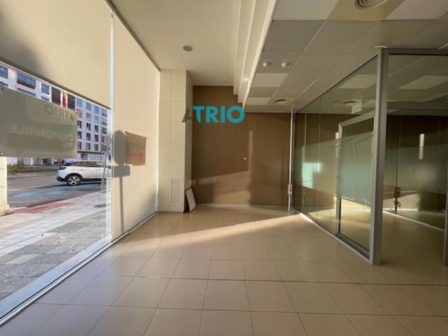 Komercyjne do wynajęcia w Miasto Burgos - 4 900 € (Ref: 9420624)