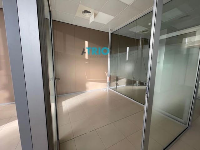 Komercyjne do wynajęcia w Miasto Burgos - 4 900 € (Ref: 9420624)