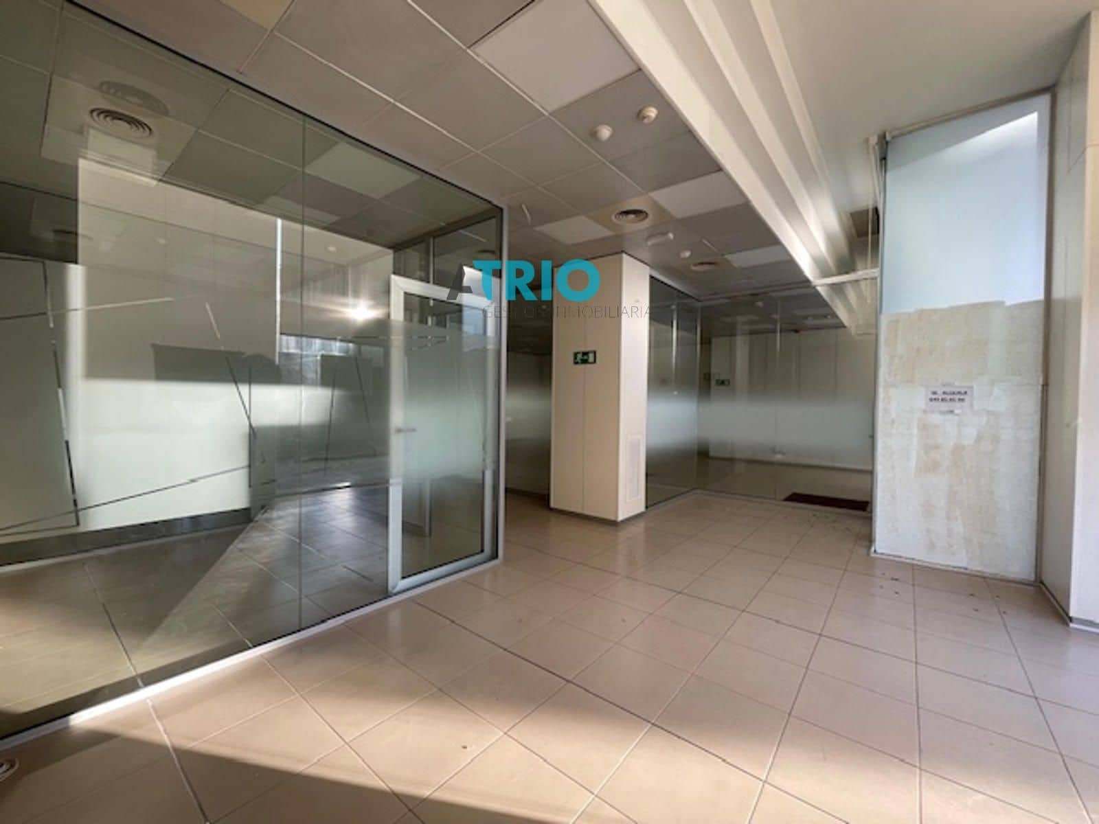 Komercyjne do wynajęcia w Miasto Burgos - 4 900 € (Ref: 9420624)