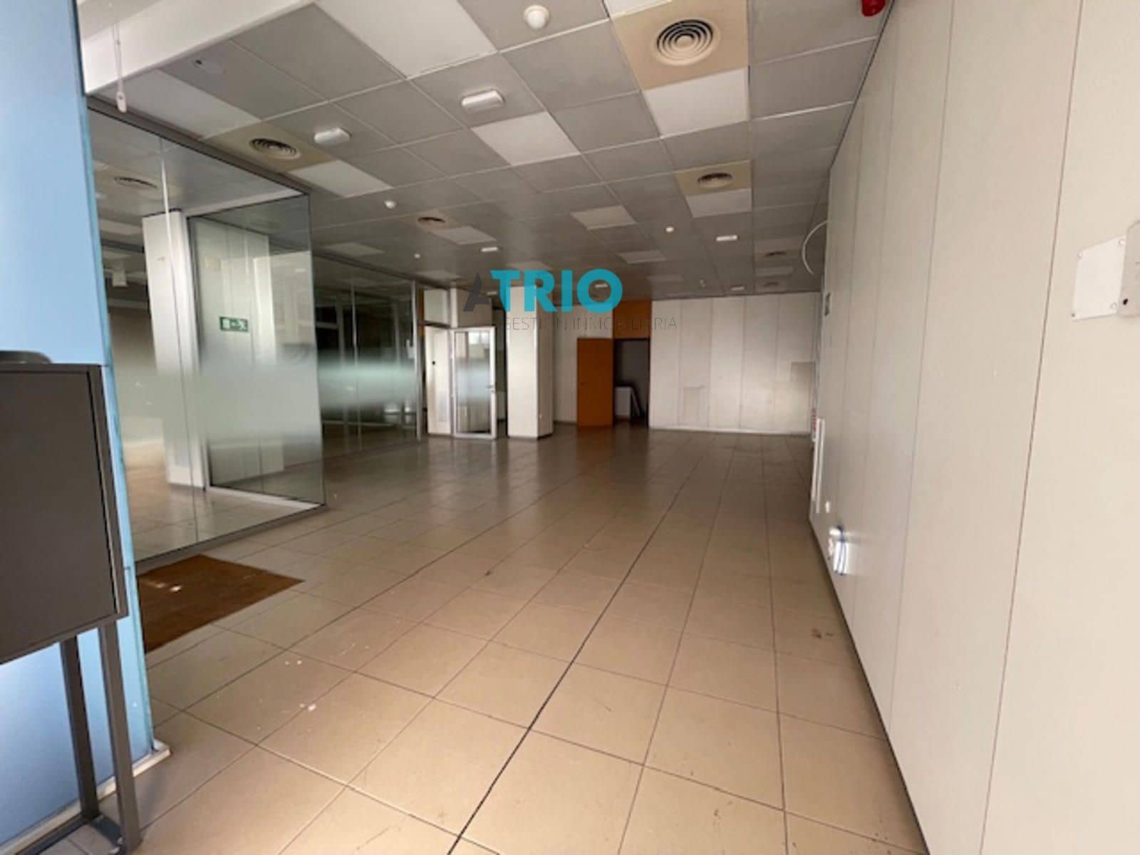 Komercyjne do wynajęcia w Miasto Burgos - 4 900 € (Ref: 9420624)