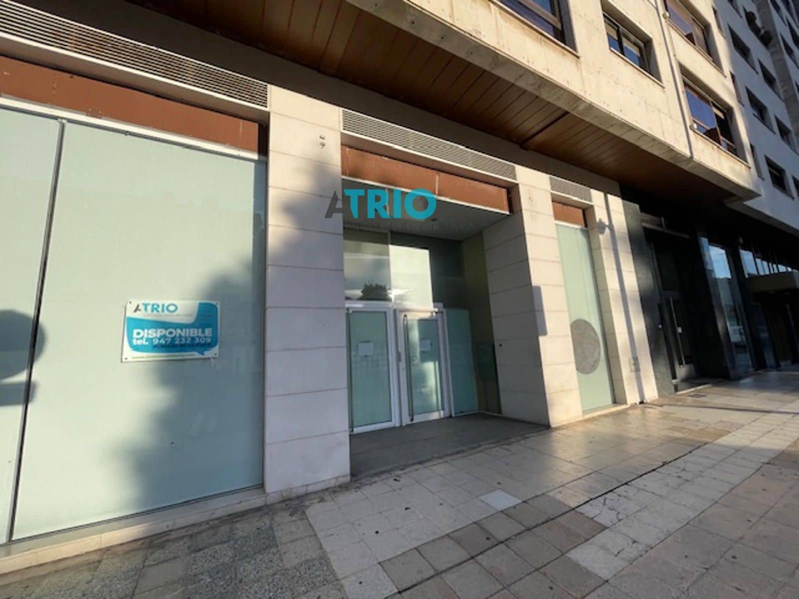 Komercyjne do wynajęcia w Miasto Burgos - 4 900 € (Ref: 9420624)