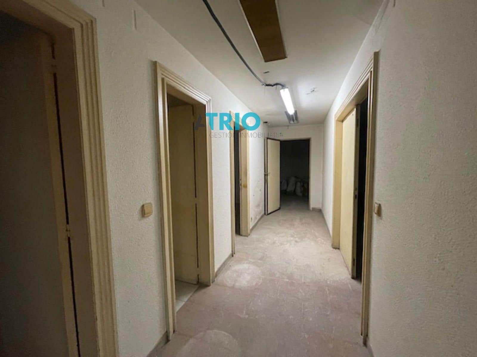 Komercyjne do wynajęcia w Miasto Burgos - 4 900 € (Ref: 9420624)