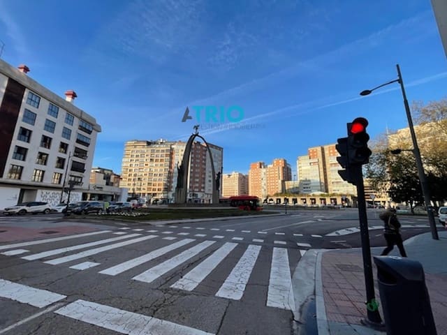 Komercyjne do wynajęcia w Miasto Burgos - 4 900 € (Ref: 9420624)