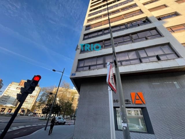 Komercyjne do wynajęcia w Miasto Burgos - 4 900 € (Ref: 9420624)