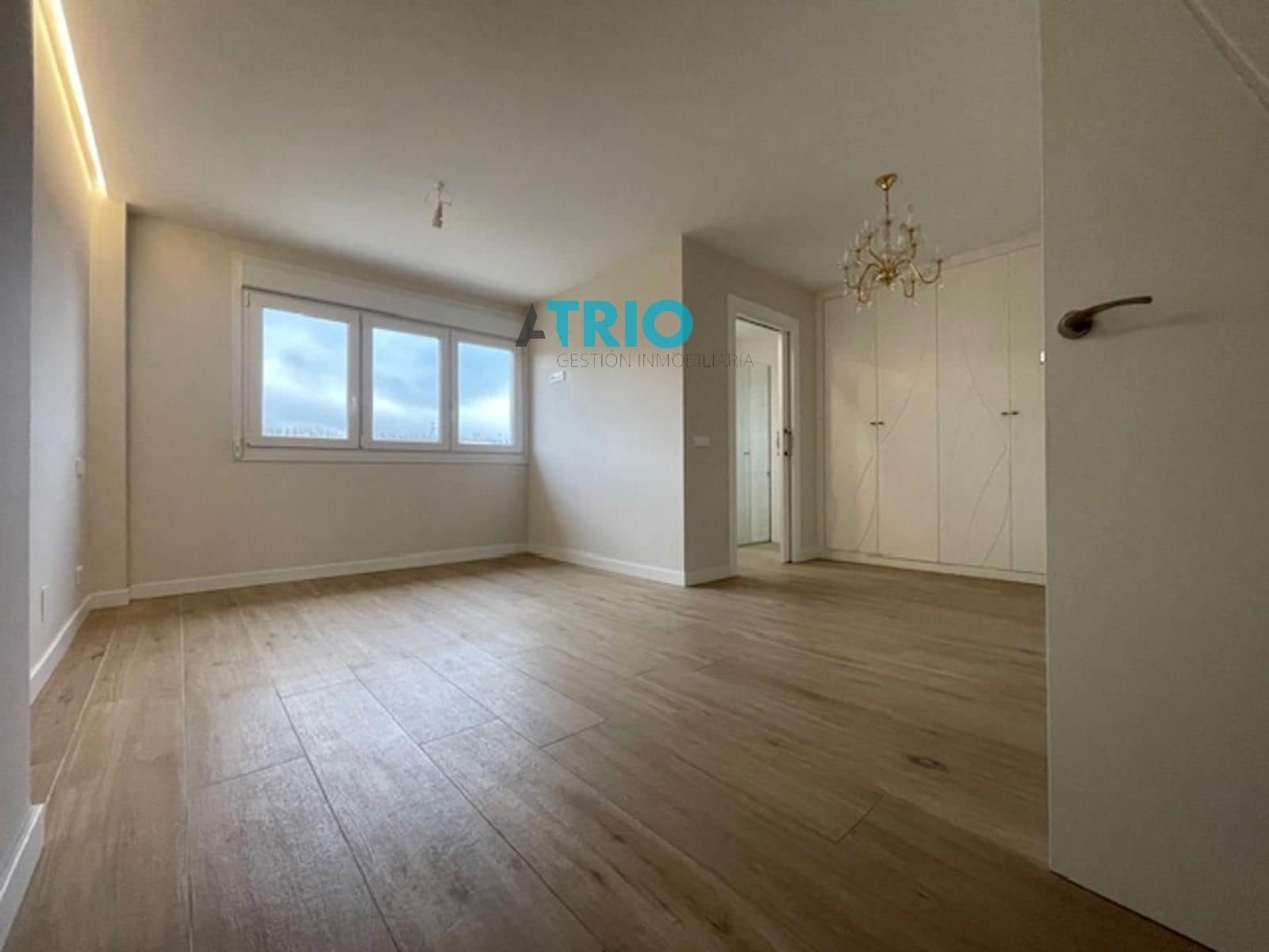 6 bedroom Villa for sale in Burgos city with garage - € 880,000 (Ref: 9428223)