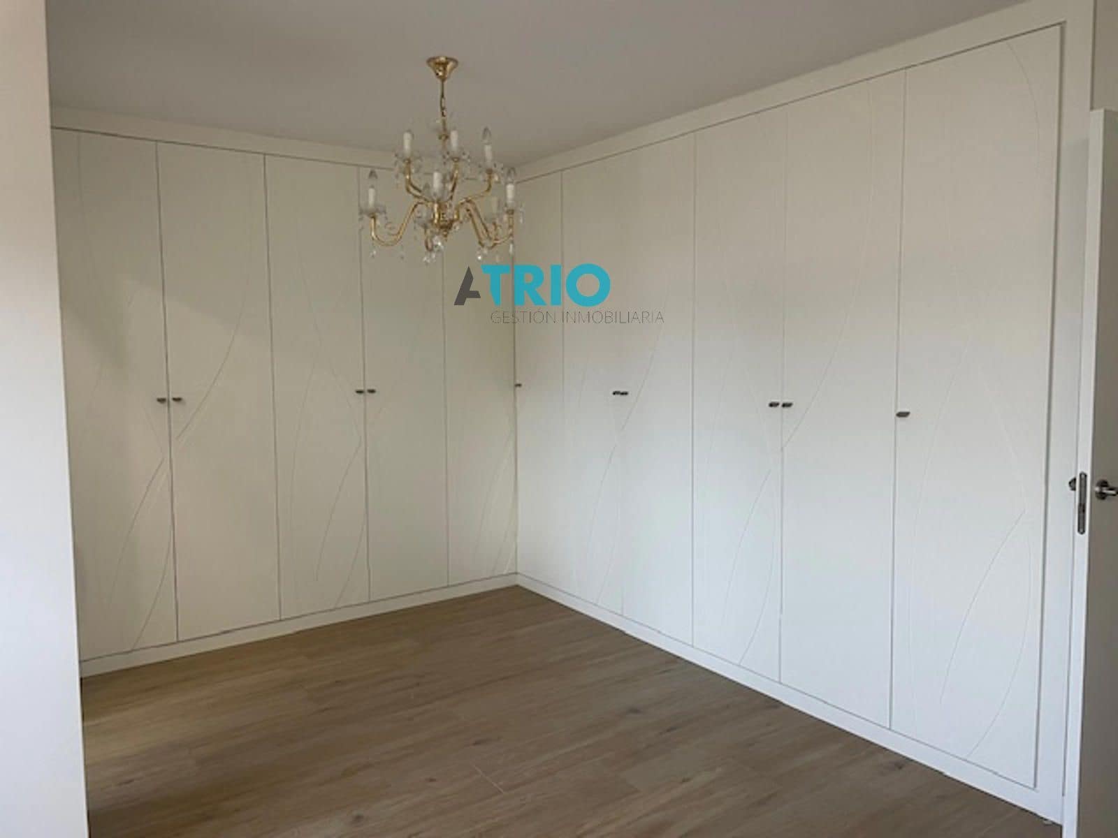 6 bedroom Villa for sale in Burgos city with garage - € 880,000 (Ref: 9428223)