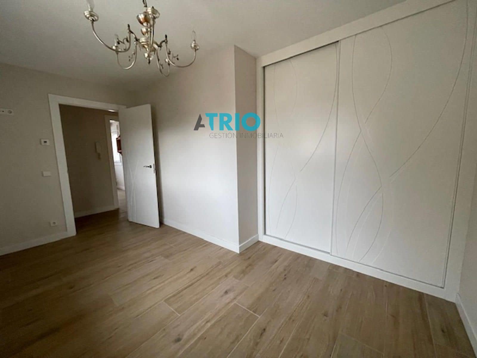 6 bedroom Villa for sale in Burgos city with garage - € 880,000 (Ref: 9428223)