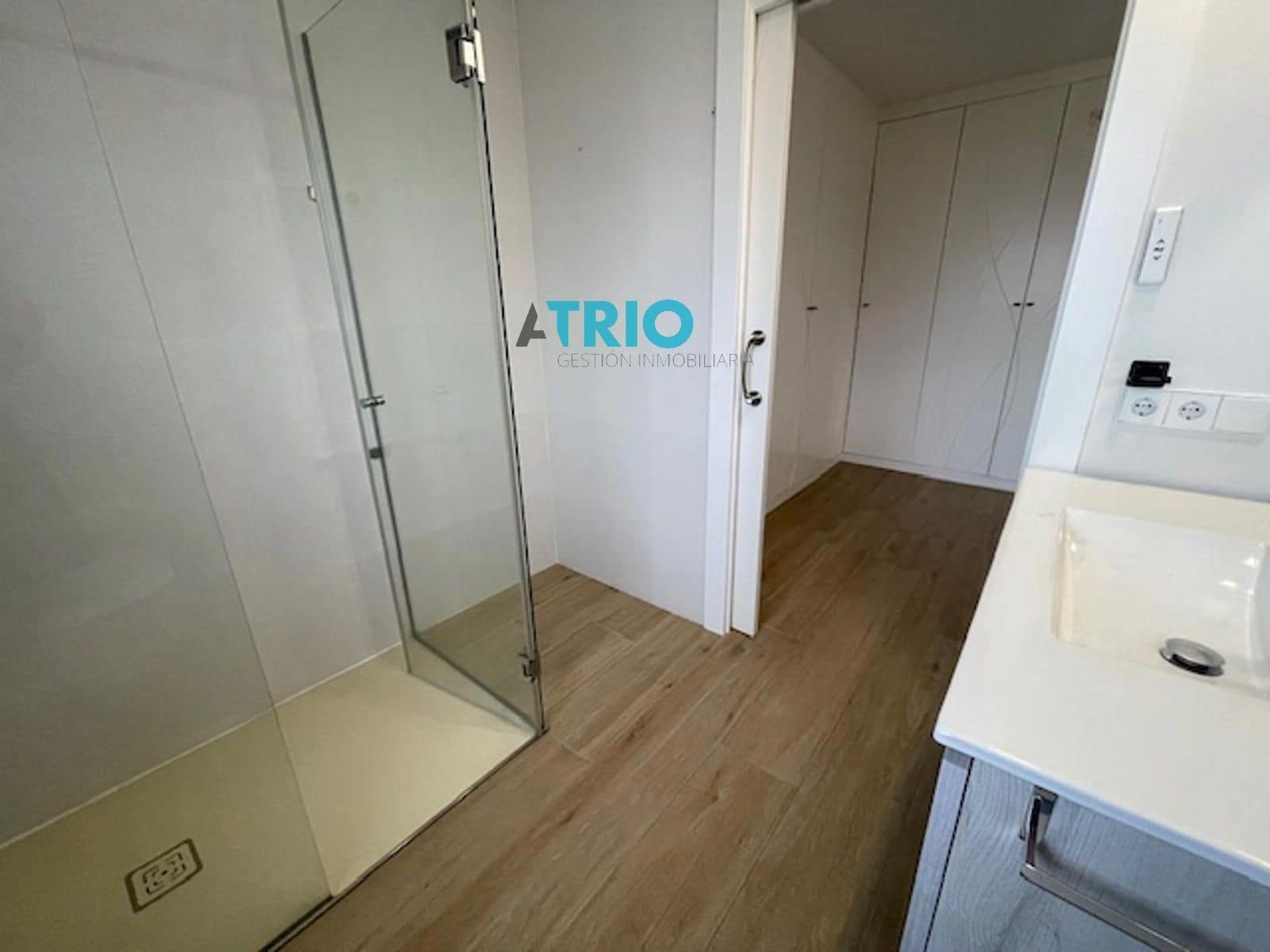 6 bedroom Villa for sale in Burgos city with garage - € 880,000 (Ref: 9428223)