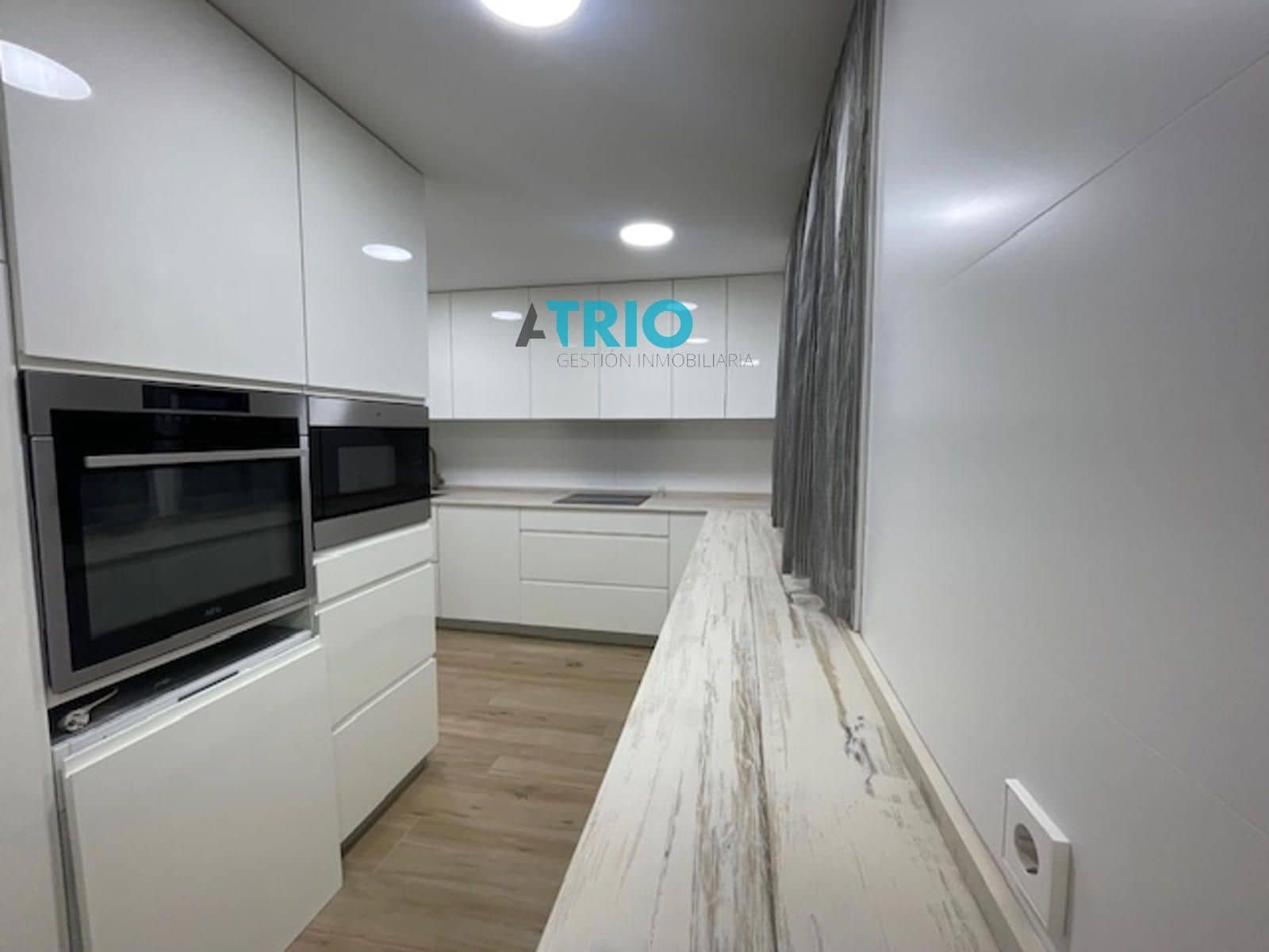 6 bedroom Villa for sale in Burgos city with garage - € 880,000 (Ref: 9428223)