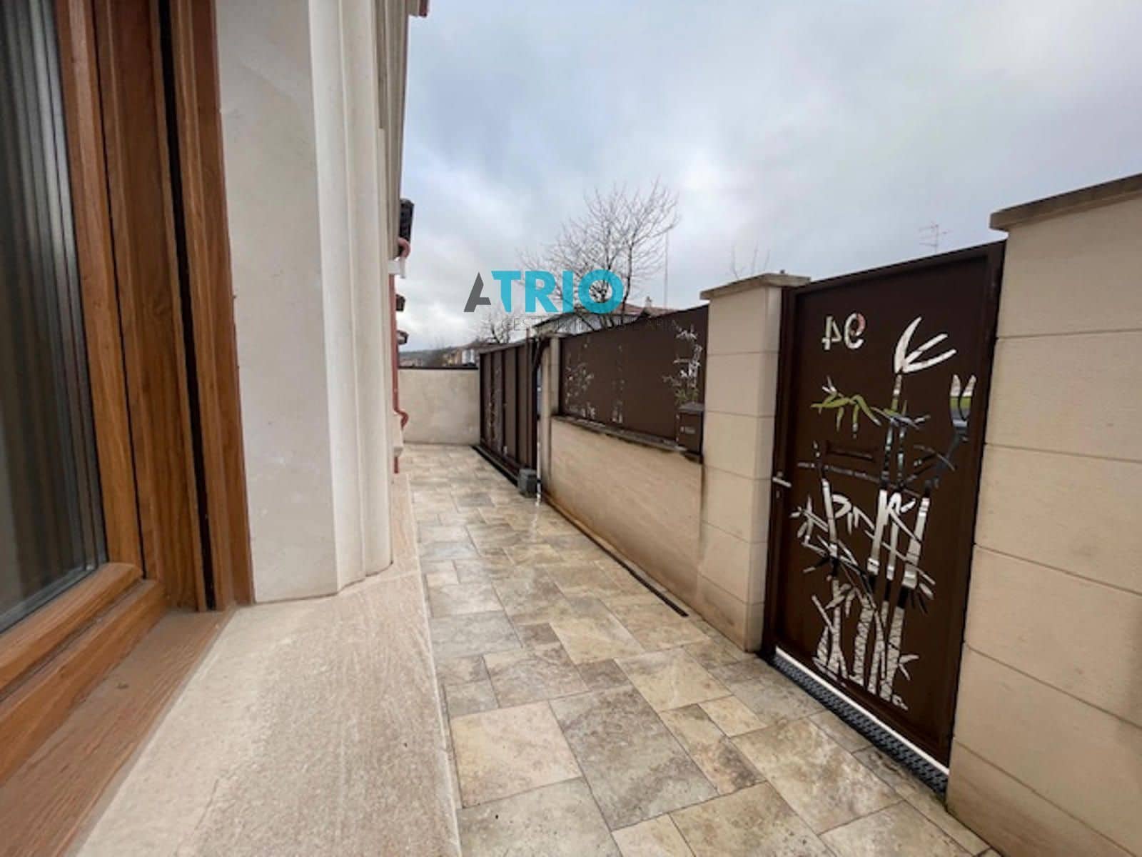 6 bedroom Villa for sale in Burgos city with garage - € 880,000 (Ref: 9428223)