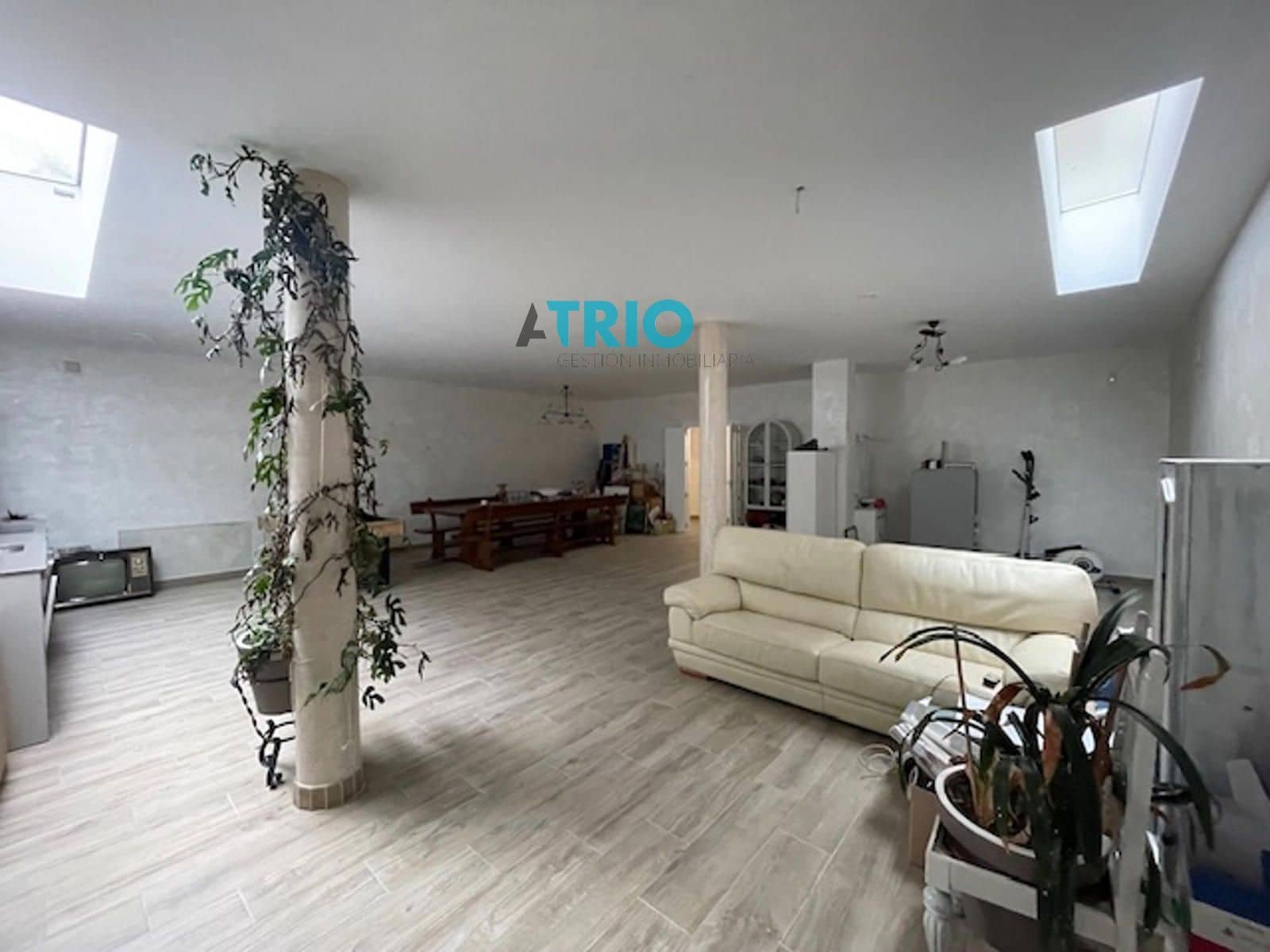 6 bedroom Villa for sale in Burgos city with garage - € 880,000 (Ref: 9428223)