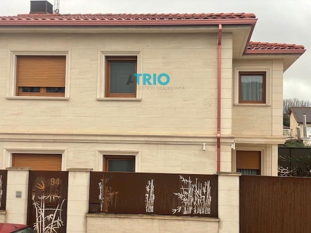 6 bedroom Villa for sale in Burgos city with garage - € 880,000 (Ref: 9428223)