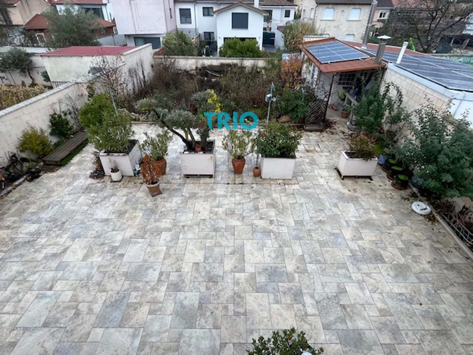 6 bedroom Villa for sale in Burgos city with garage - € 880,000 (Ref: 9428223)