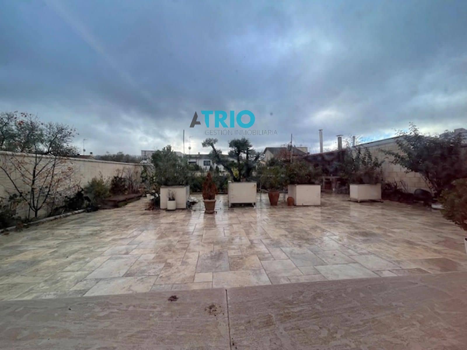 6 bedroom Villa for sale in Burgos city with garage - € 880,000 (Ref: 9428223)