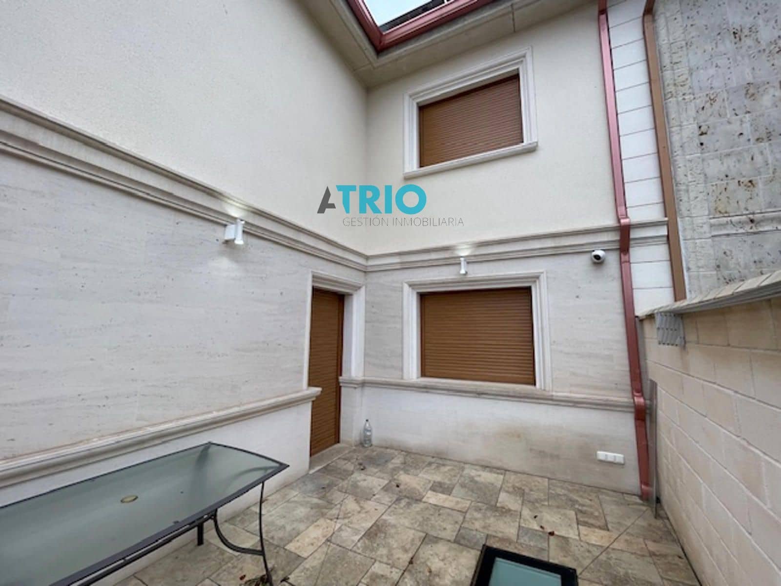 6 bedroom Villa for sale in Burgos city with garage - € 880,000 (Ref: 9428223)