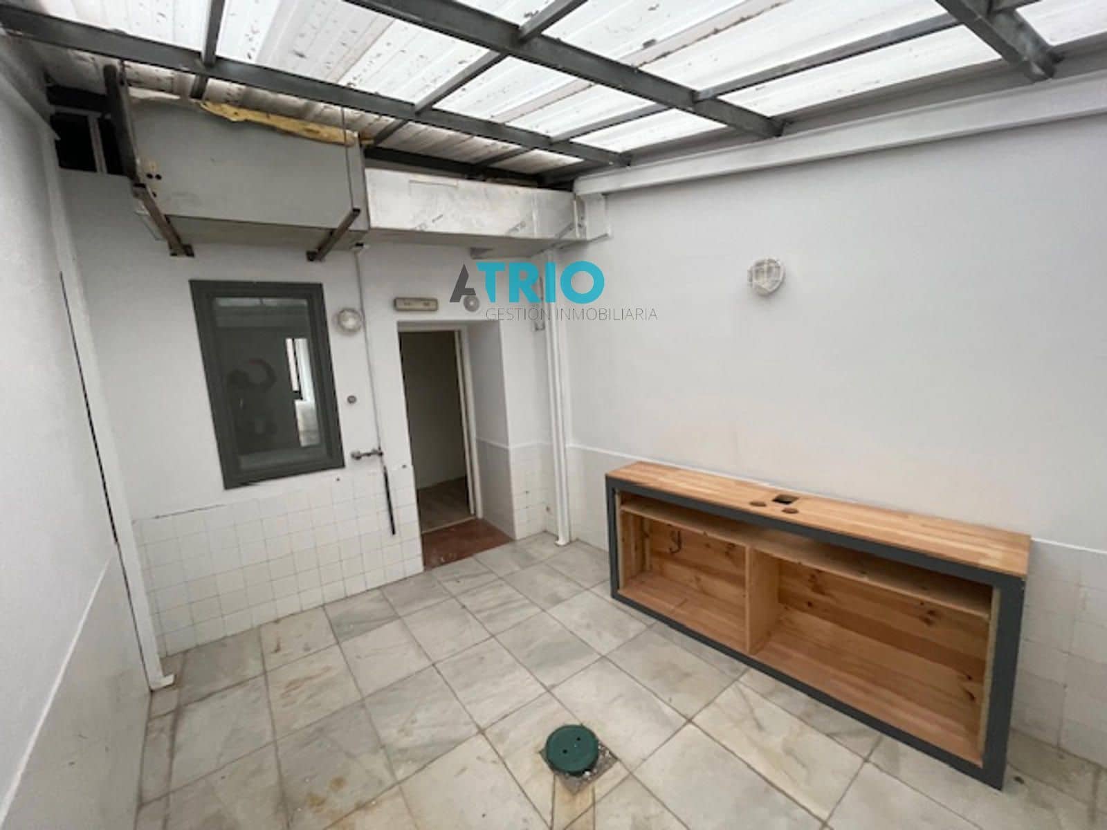 Kommersiell til leie i Burgos by - € 1 600 (Ref: 9510355)