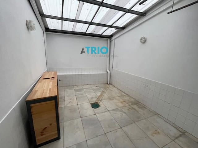 Kommersiell til leie i Burgos by - € 1 600 (Ref: 9510355)