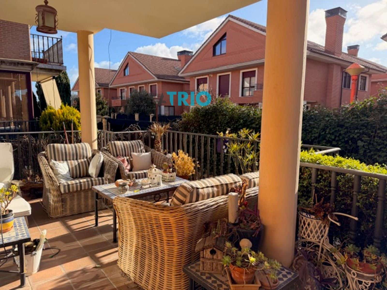 6 bedroom Villa for sale in Burgos city with garage - € 610,000 (Ref: 9596473)