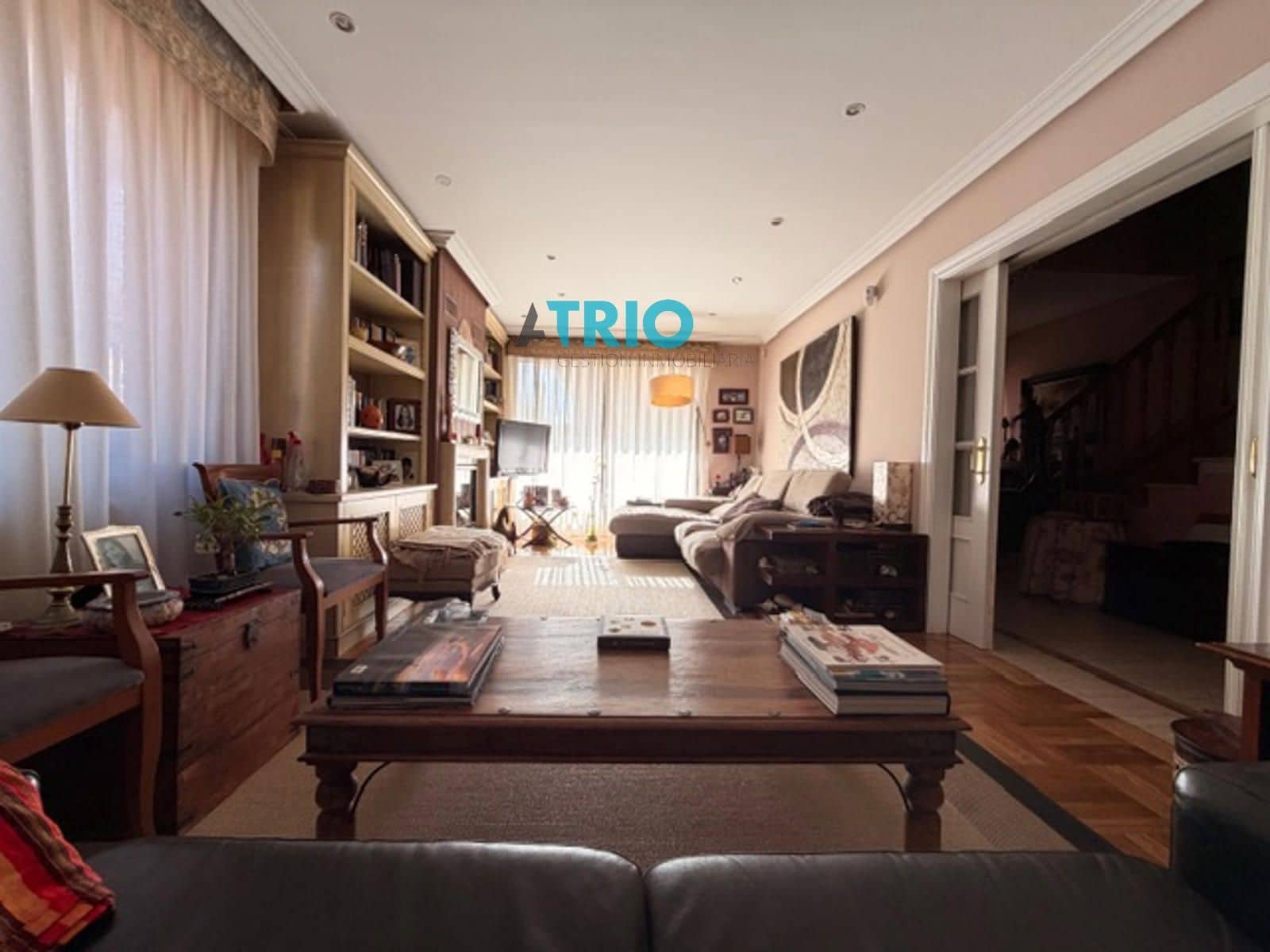 6 bedroom Villa for sale in Burgos city with garage - € 610,000 (Ref: 9596473)