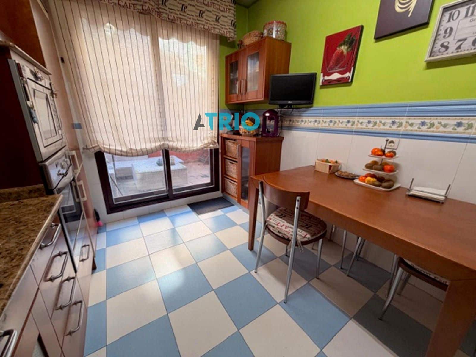 6 bedroom Villa for sale in Burgos city with garage - € 610,000 (Ref: 9596473)