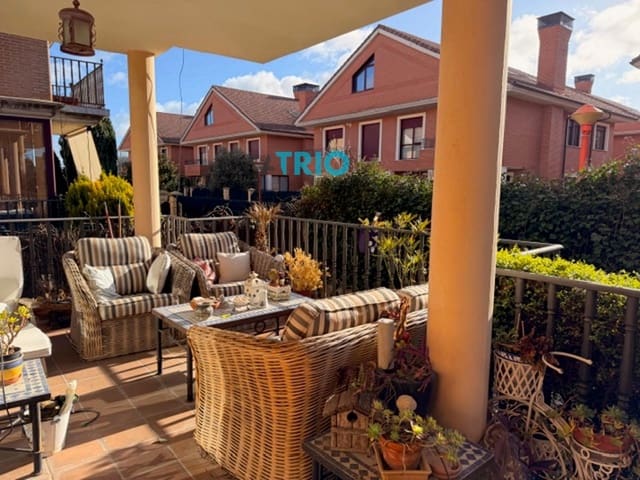 6 soveværelse Villa til salg i Burgos by med garage - € 610.000 (Ref: 9596473)