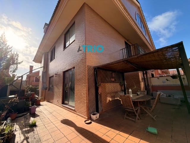 6 soveværelse Villa til salg i Burgos by med garage - € 610.000 (Ref: 9596473)