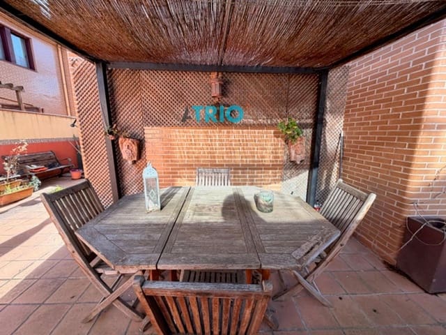 6 soveværelse Villa til salg i Burgos by med garage - € 610.000 (Ref: 9596473)