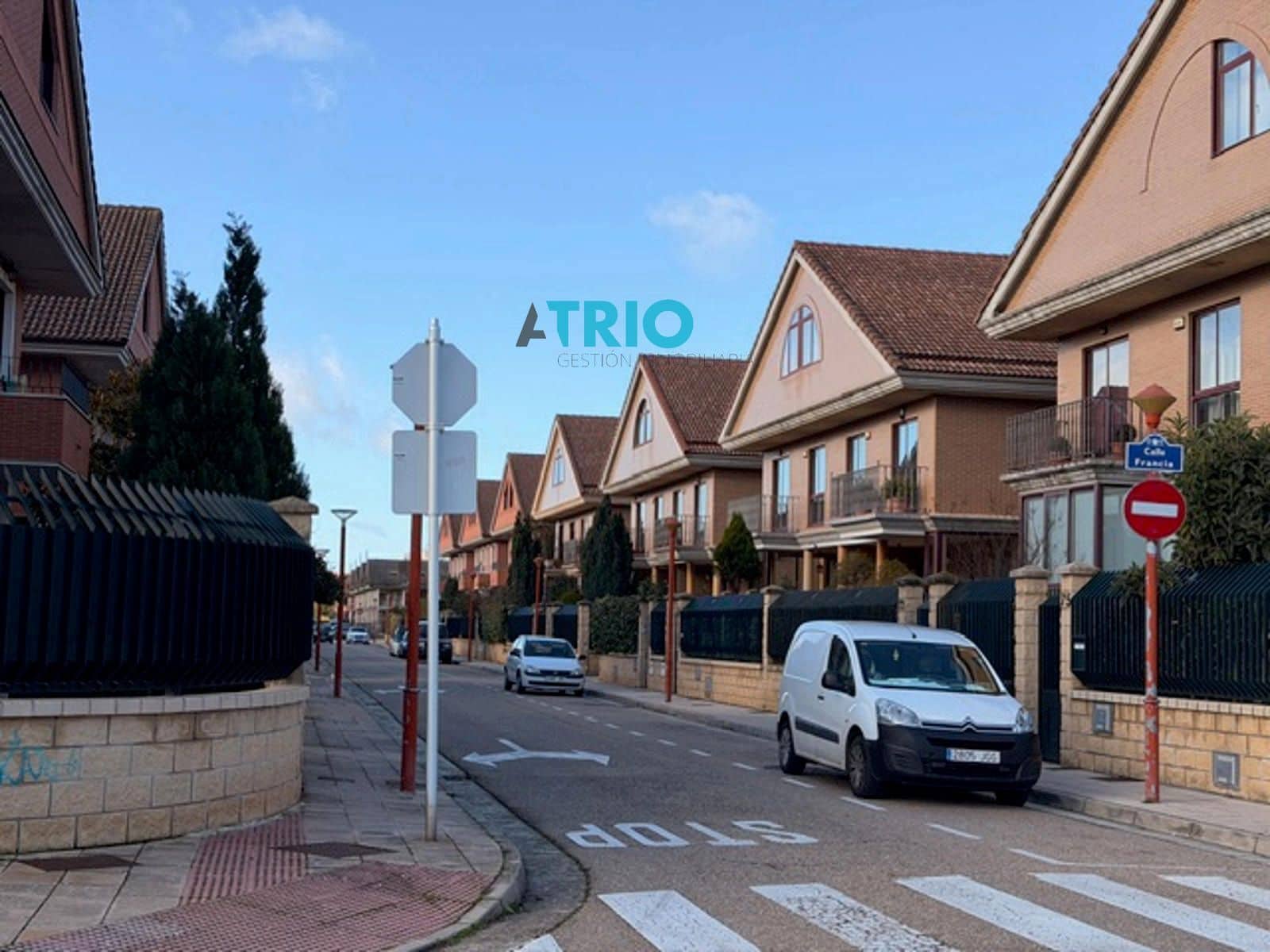 6 bedroom Villa for sale in Burgos city with garage - € 610,000 (Ref: 9596473)