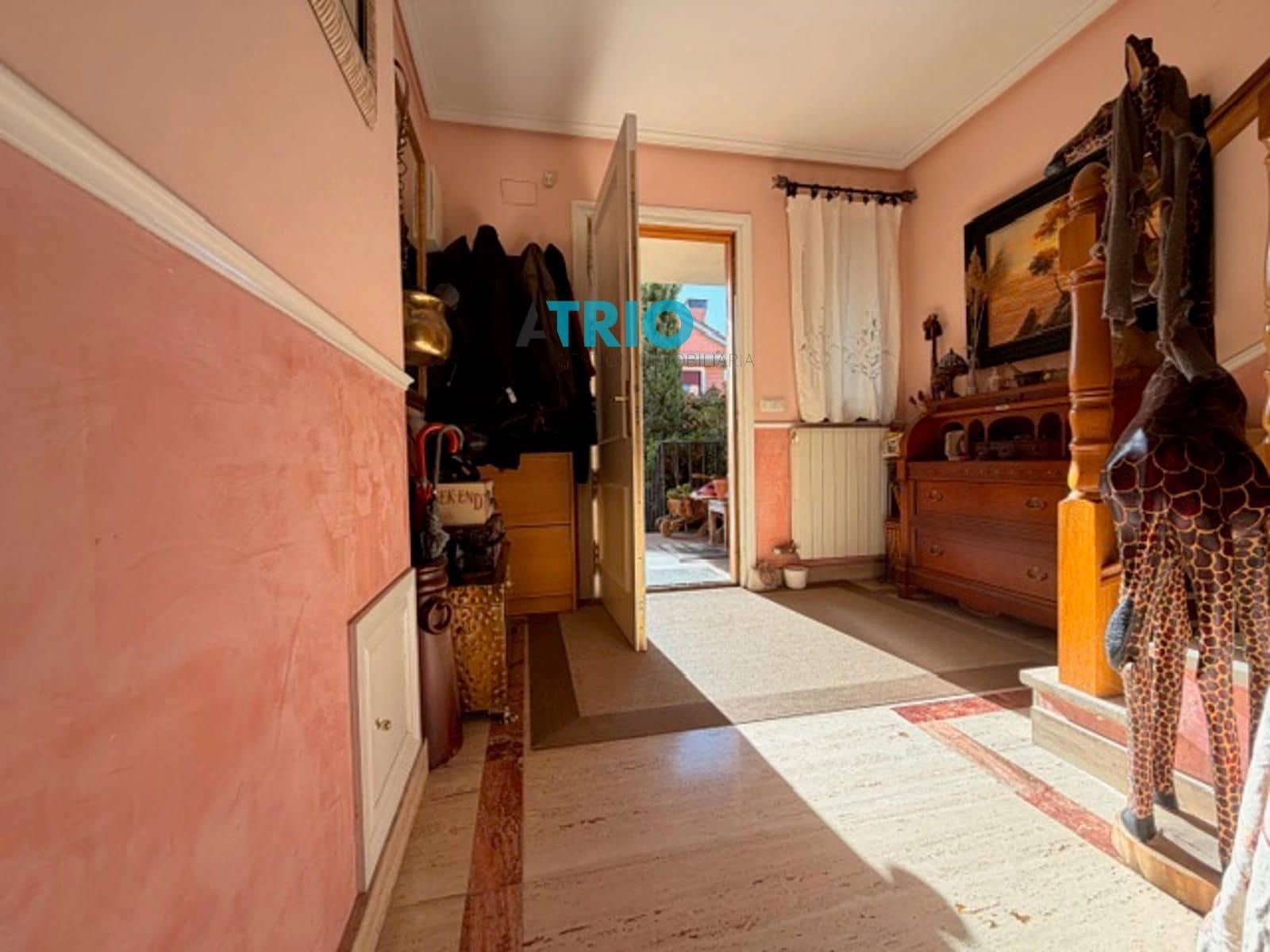 6 bedroom Villa for sale in Burgos city with garage - € 610,000 (Ref: 9596473)