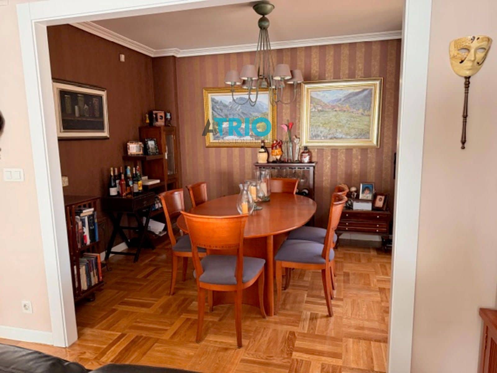 6 bedroom Villa for sale in Burgos city with garage - € 610,000 (Ref: 9596473)