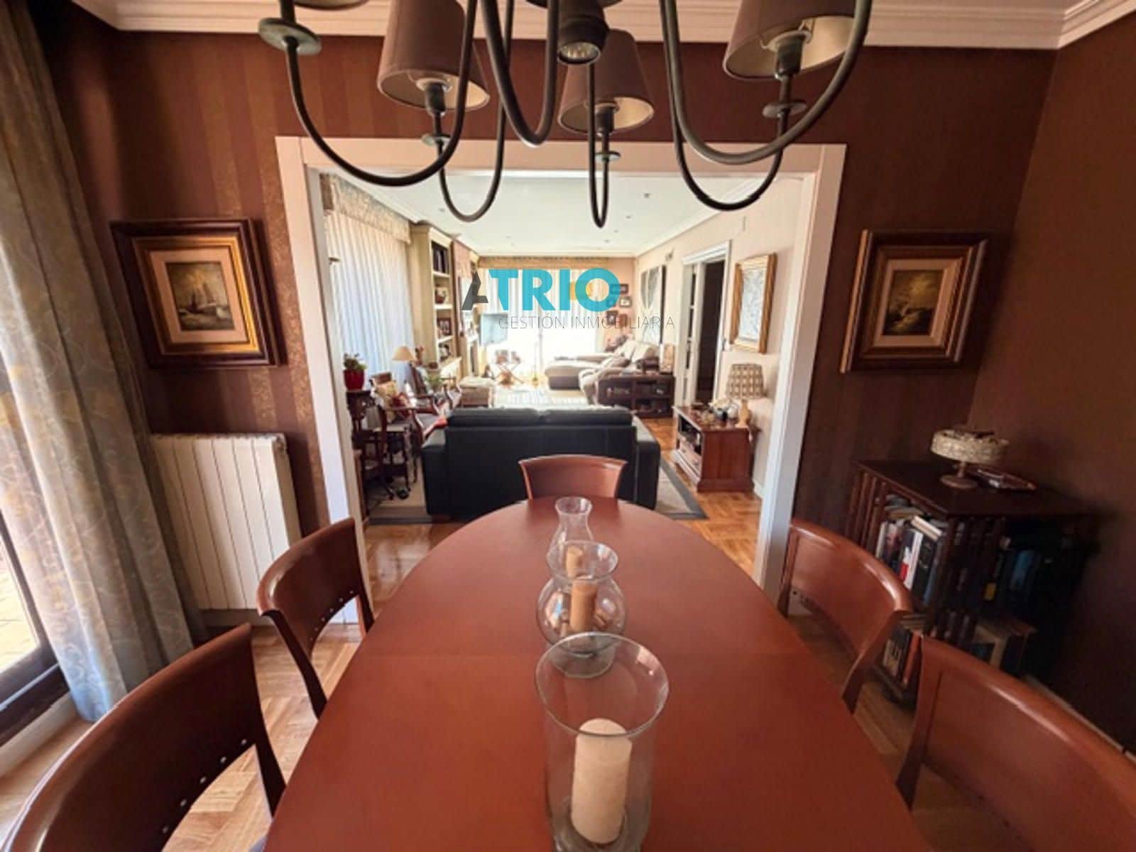 6 bedroom Villa for sale in Burgos city with garage - € 610,000 (Ref: 9596473)