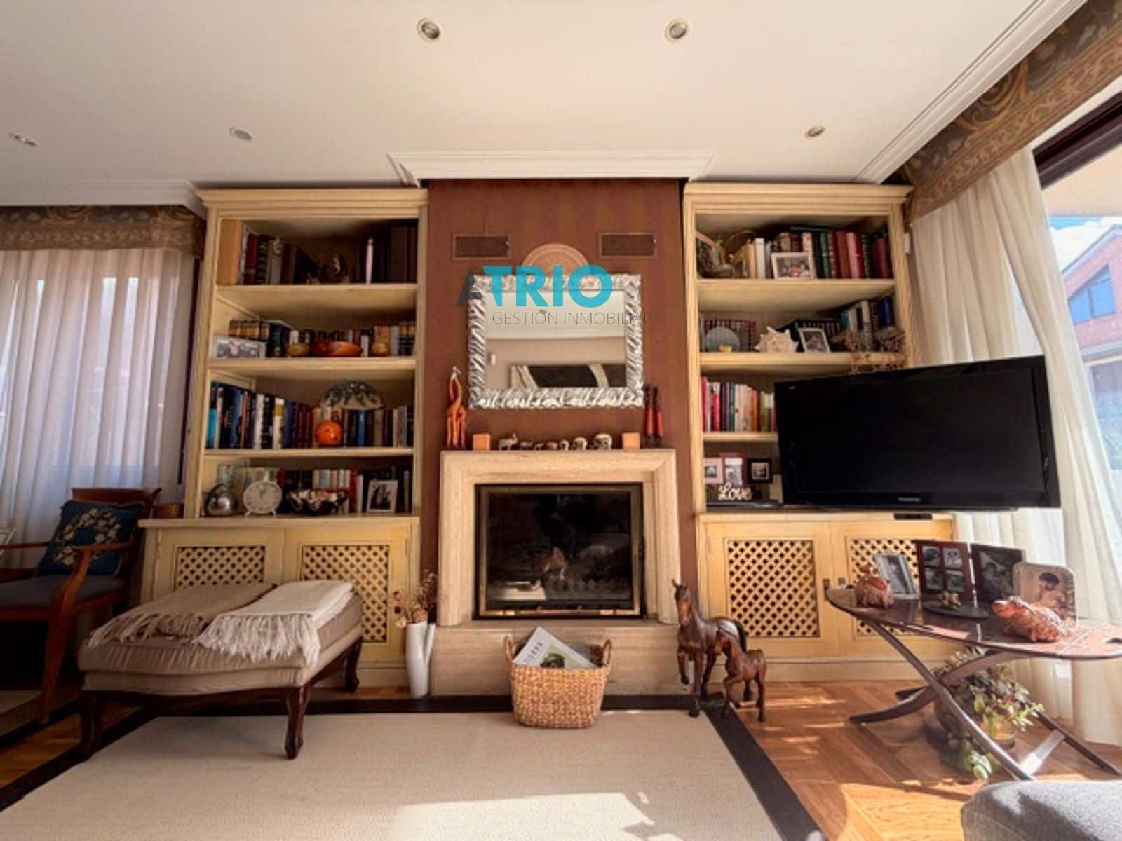 6 bedroom Villa for sale in Burgos city with garage - € 610,000 (Ref: 9596473)