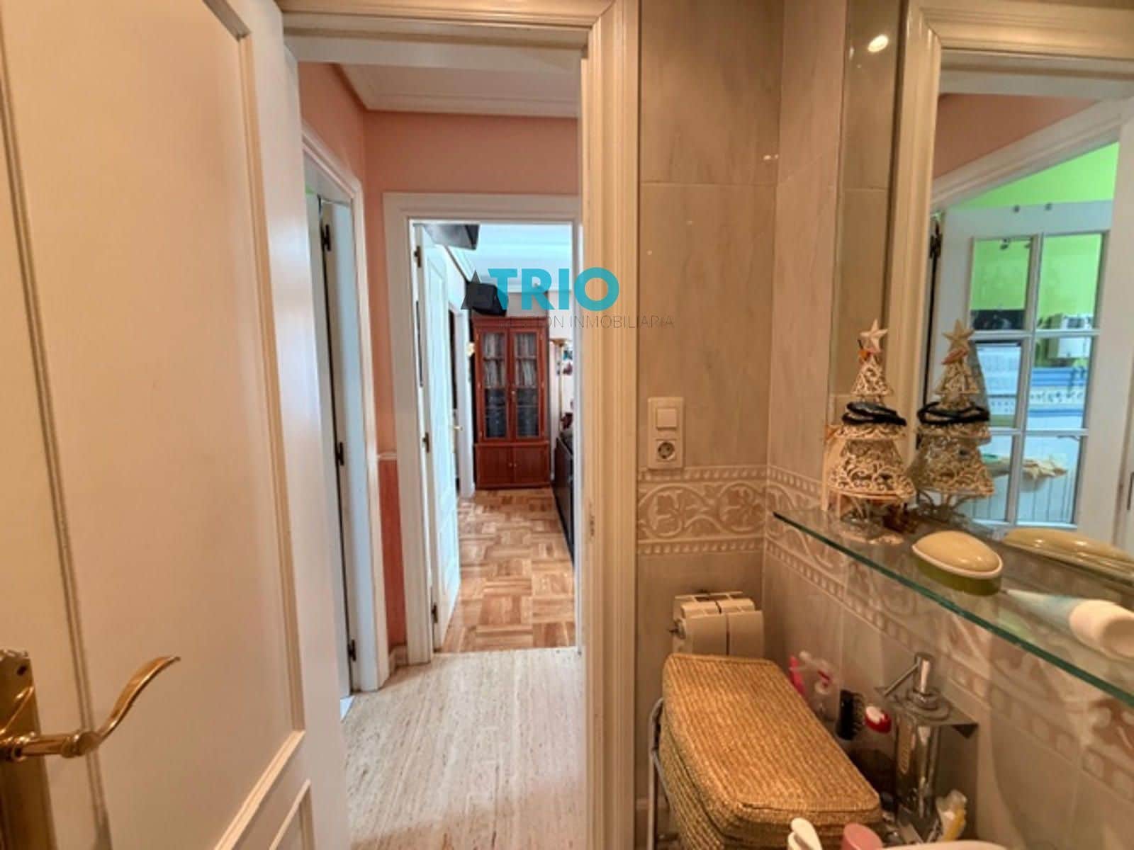 6 bedroom Villa for sale in Burgos city with garage - € 610,000 (Ref: 9596473)