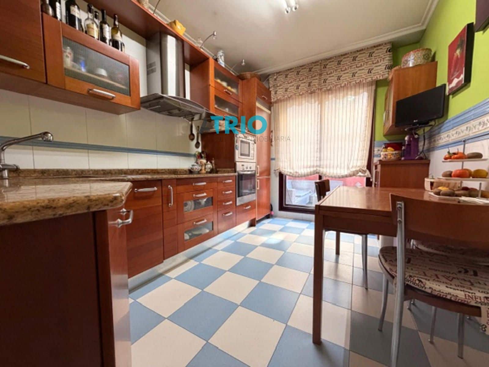 6 bedroom Villa for sale in Burgos city with garage - € 610,000 (Ref: 9596473)