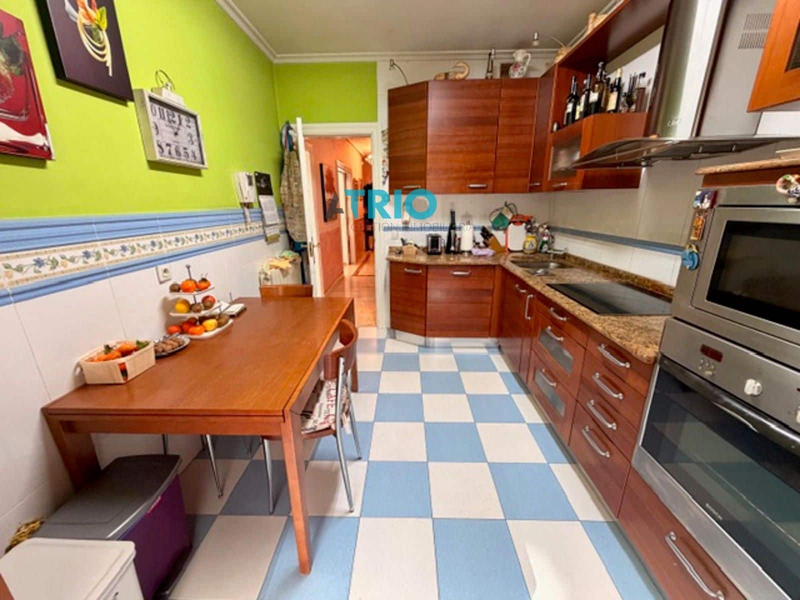 6 bedroom Villa for sale in Burgos city with garage - € 610,000 (Ref: 9596473)