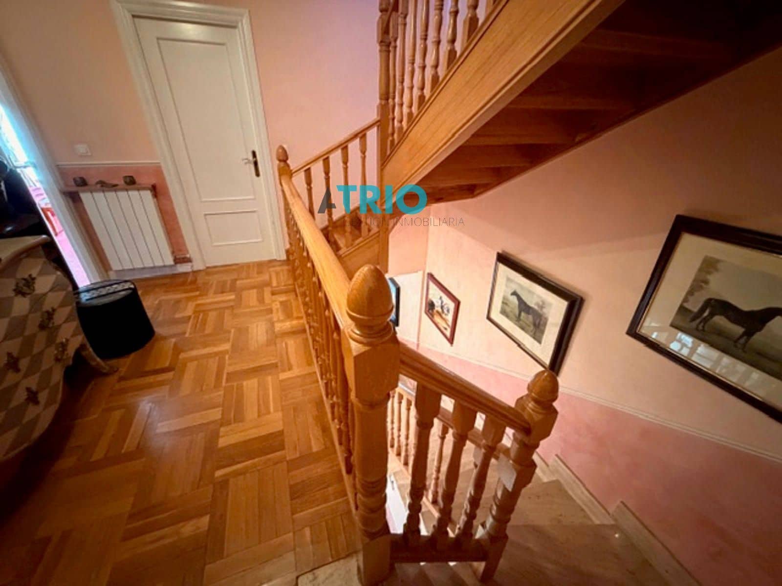 6 bedroom Villa for sale in Burgos city with garage - € 610,000 (Ref: 9596473)